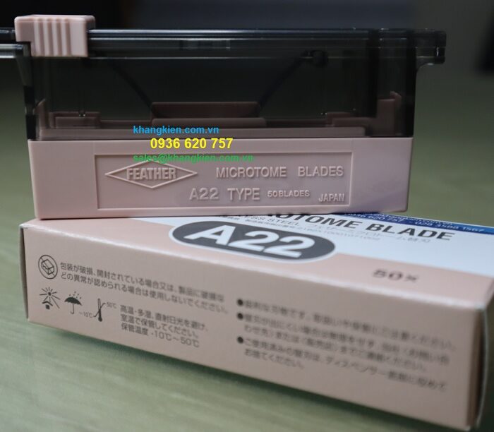 FEATHER A22 MICROTOME BLADE.jpg