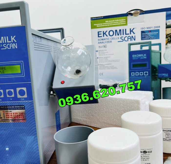 Vệ sinh máy đếm tế bào soma Ekomilk Scan cuối ngày làm việc