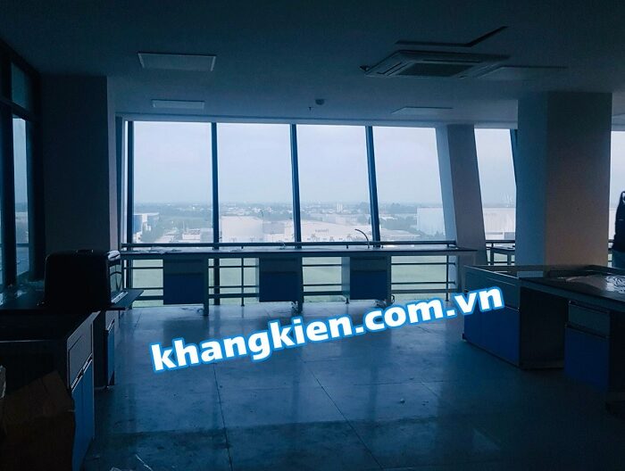 Bàn thí nghiệm trung tâm áp tường