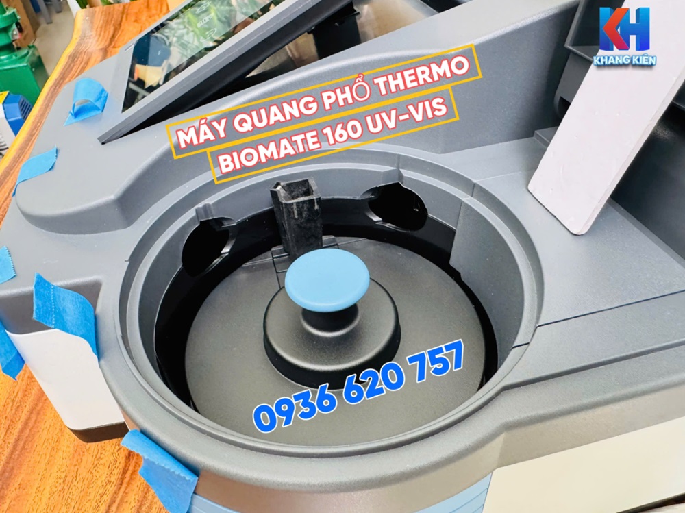 Vị trí đặt cuvet thạch anh máy quang phổ Biomate Vị trí đặt cuvet thạch anh máy quang phổ Biomate