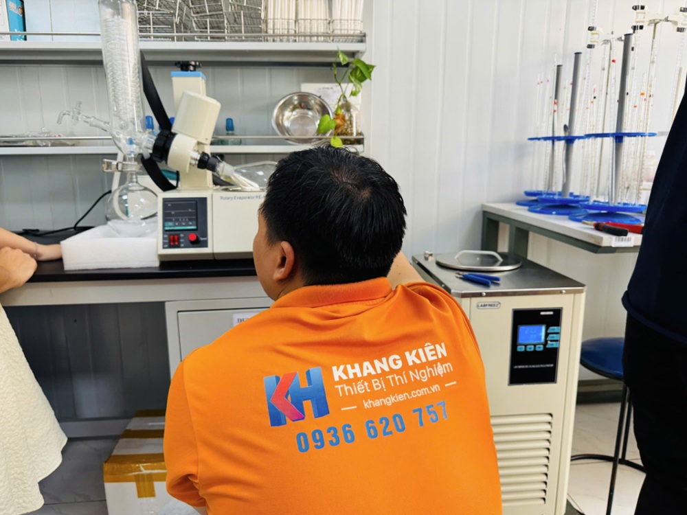Máy cô quay chân không RE-52A giúp cô đặc mẫu hiệu quả Máy cô quay chân không RE-52A giúp cô đặc mẫu hiệu quả